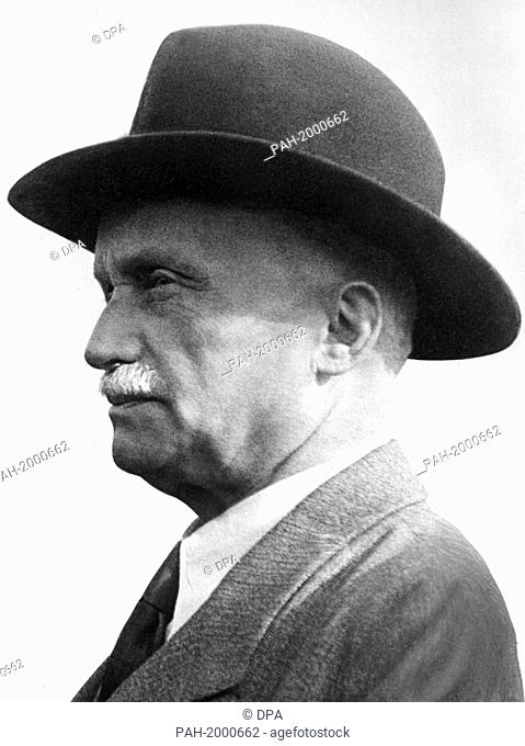 Unionist and SPD politician during his time as minister of the interior (1928-1930) of Weimar Republic. He was involved in building up the SPD and was member of...