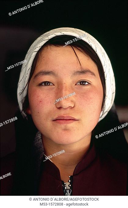 Portrait of a young Uyghur woman  Kashgar  Xinhiang  China