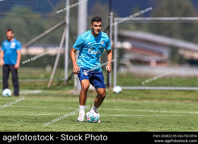 22 August 2020, Austria, Längenfeld: Football, Bundesliga, training camp, FC Schalke 04: Ozan Kabak has the ball on his foot