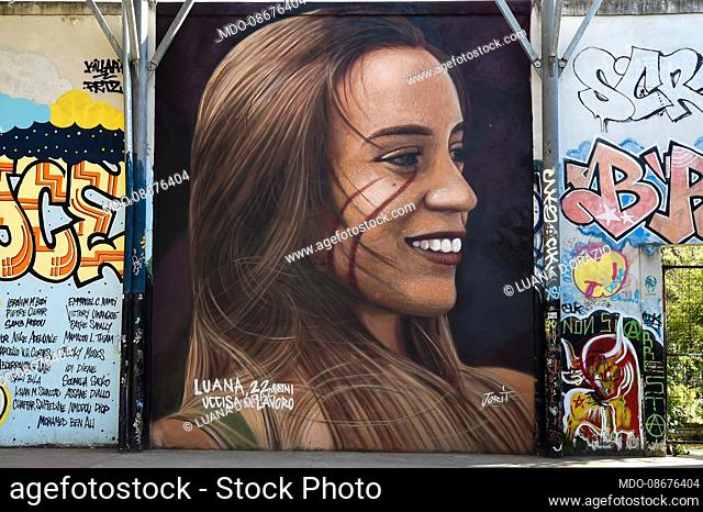 The mural dedicated to Luana D'orazio, the young 22-year-old girl who died on May 3rd following an accident in the Montemurlo textile factory