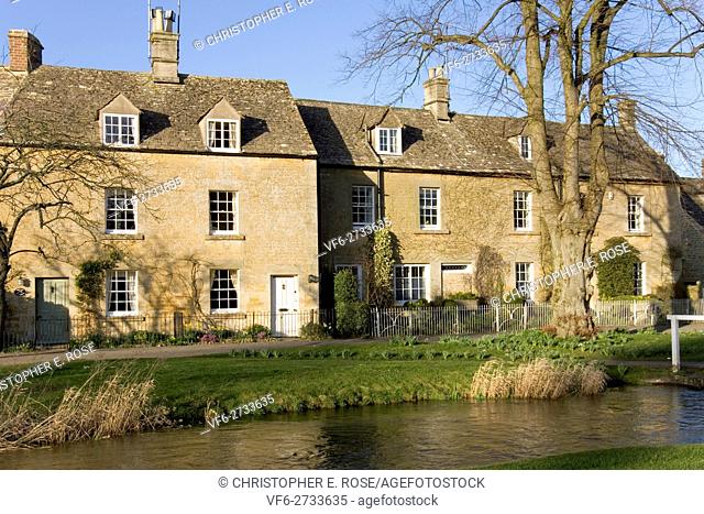 England, Gloucestershire, Cotswolds, Lower Slaughter, cotswold cottages by the River Eye