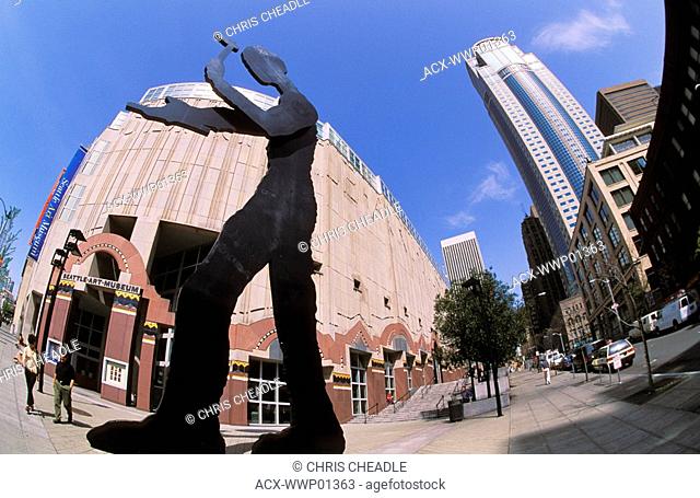 USA, Washington State, Seattle Art Museum, Hammering man sculpture