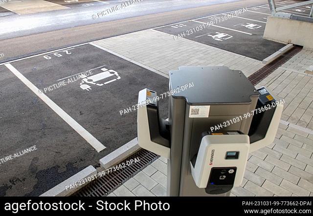 31 October 2023, Baden-Württemberg, Merklingen: A symbol for e-cars is painted in front of a charging point in a charging park together with the number 259