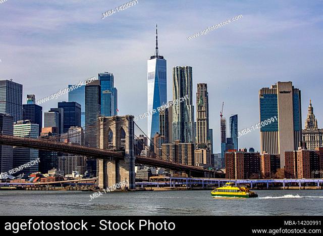 USA, New York City, Manhattan, Brooklyn Bridge, skyline