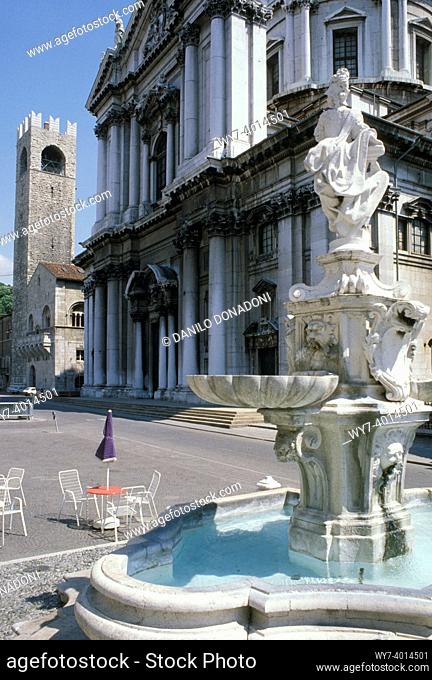 fountain in piazza duomo, 1700, brescia, italy