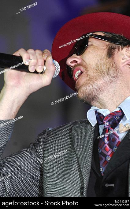 Singer Scott Weiland of Stone Temple Pilots and Velvet Revolver performs songs from his new solo CD at the Hollywood and Highland food court on November 24