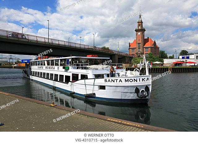 D-Dortmund, Ruhr area, Westphalia, North Rhine-Westphalia, NRW, Dortmund Port, excursion ship Santa Monica, bridge, Altes Hafenamt, harbour masters office