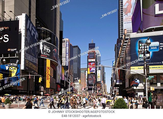 CROWDS CROSSING STREET INTERSECTION TIMES SQUARE MANHATTAN NEW YORK USA