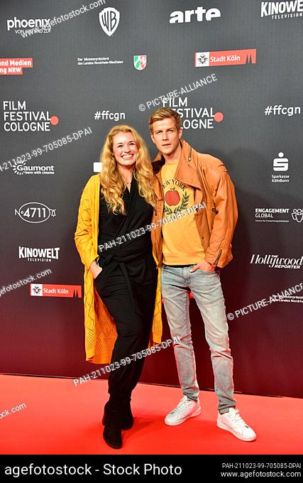 21 October 2021, North Rhine-Westphalia, Cologne: Actors Madeleine Krakor and Sebastian Kolb arrive at the opening of the Cologne 2021 Film Festival