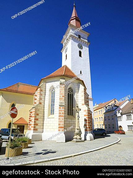 The Church of St. Stanislaus in Jemnice was built in the 14th century in the middle of the square. It was rebuilt in the 16th century
