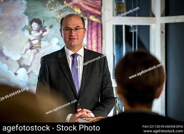 28 November 2022, Bavaria, Bayreuth: Albert Füracker (CSU), Minister of State for Finance and Home Affairs, inspects the progress of construction work on the...