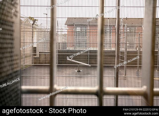 29 January 2021, Germany, Darmstadt: During a preliminary tour of the deportation detention centre of the State of Hesse