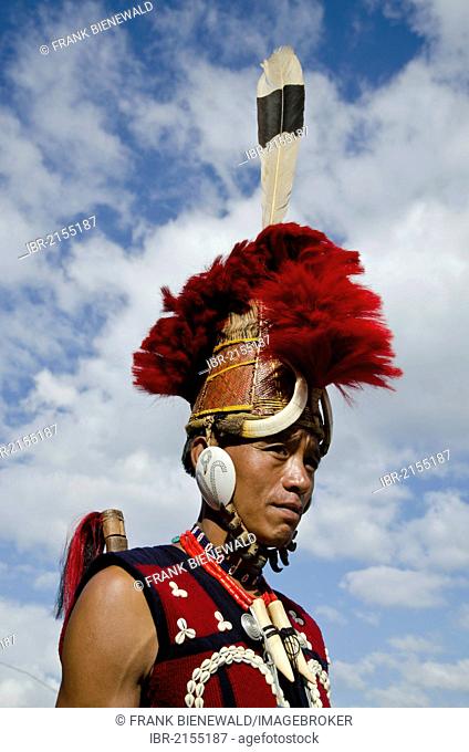 Warrior of the Yimchunger tribe waiting to perform ritual dances at the Hornbill Festival, Kohima, Nagaland, India, Asia