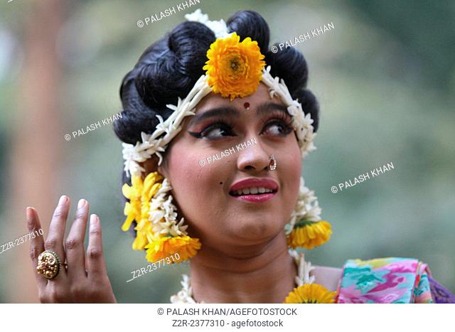 Dhaka, Bangladesh. 13th Feb, 2015. Artists perform on stage on the occasion of ‘Basanto Utsav’ the first day of spring at Dhaka University Fine Arts Institution