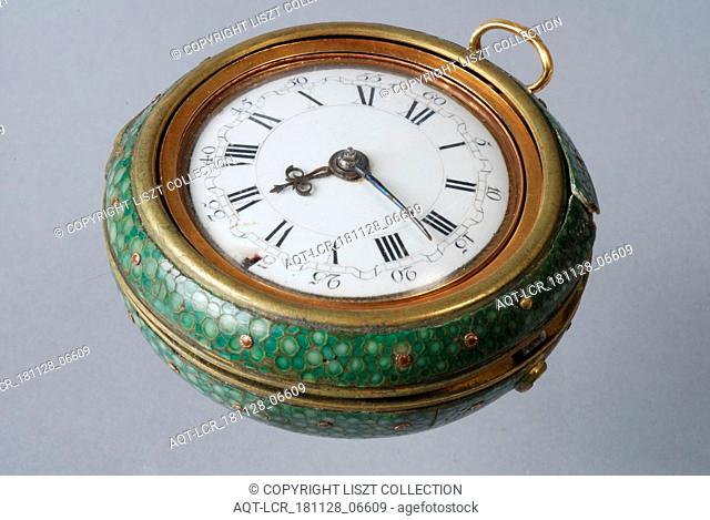 Cornelis Uyterweer, Pocket watch with protective cover of green roggeleer in golden exterior with representation 'Judgment of Paris' and inside cabinet and with...