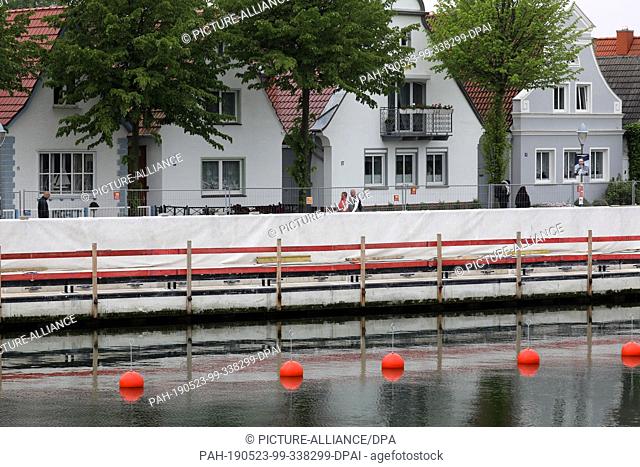 21 May 2019, Mecklenburg-Western Pomerania, Warnemünde: At the southern end of the old stream of the Baltic seaside resort a new storm surge protection wall is...