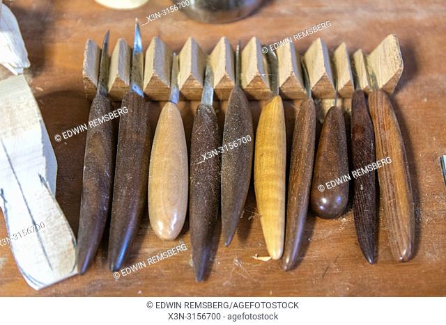 Wood carving knives for decoy carving
