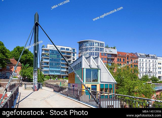 Pedestrian bridge and residential building, Hafenstraße, St. Pauli, Hamburg, Germany, Europe
