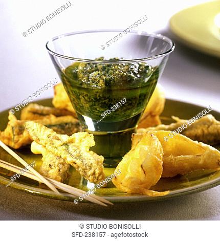 Deep-fried vegetables with green sauce