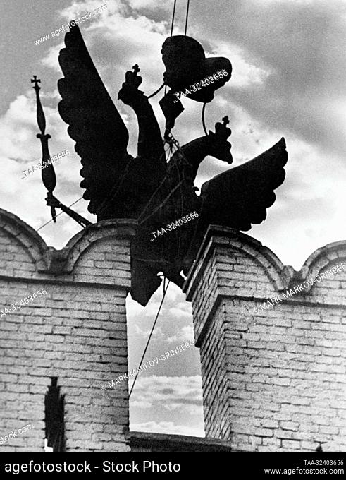 1935. Moscow, USSR. The view shows the removal of the double-headed eagle from one of the towers of the Kremlin. The exact date of the photograph is unknown
