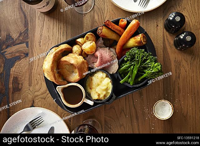 Roast beef with Yorkshire pudding and vegetables (England)