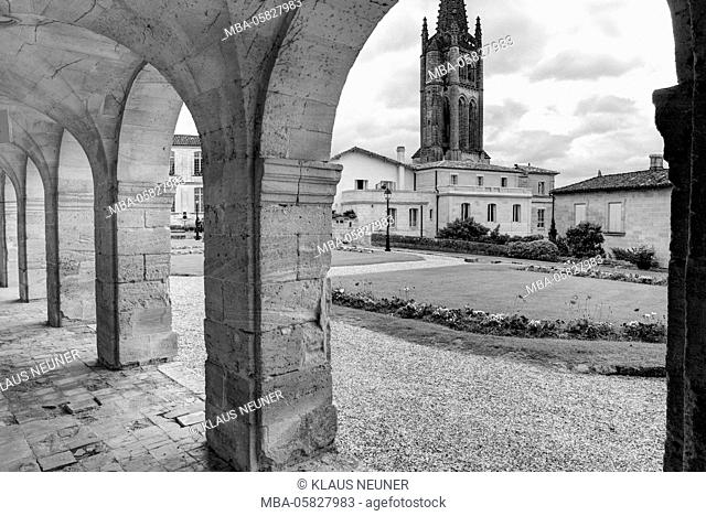 View to Gothic bell tower of the rock church, local view, Saint-Émilion, Département Gironde, region Aquitaine, France