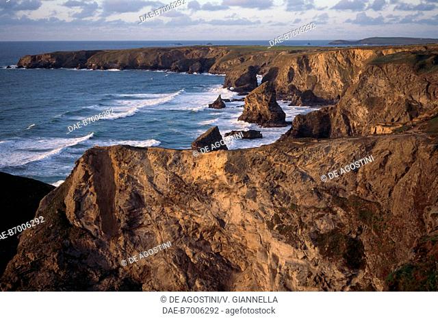 Bedruthan Steps' steep cliffs, between Porthcothan and Newquay, Cornwall, United Kingdom