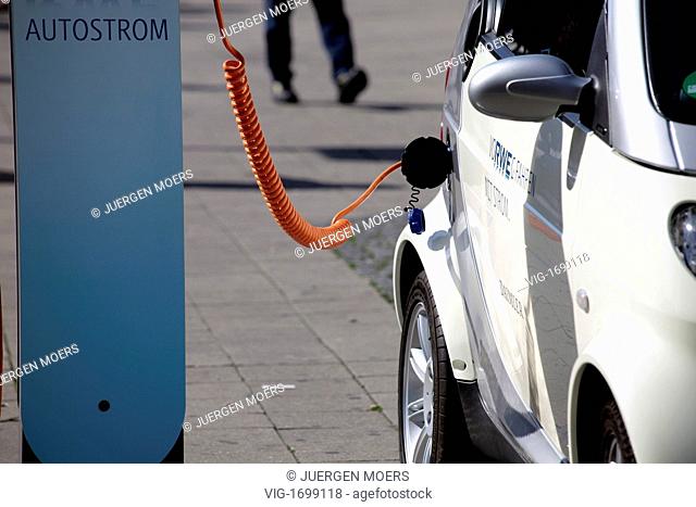 GERMANY, ESSEN, 06.08.2009, Smart with electric drive at electrical gas station. - ESSEN, , GERMANY, 06/08/2009