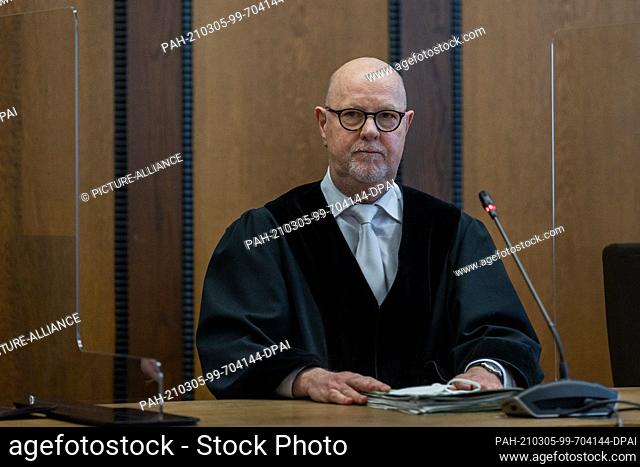 05 March 2021, North Rhine-Westphalia, Mönchengladbach: Lothar Beckers, presiding judge, sits in a courtroom of the regional court