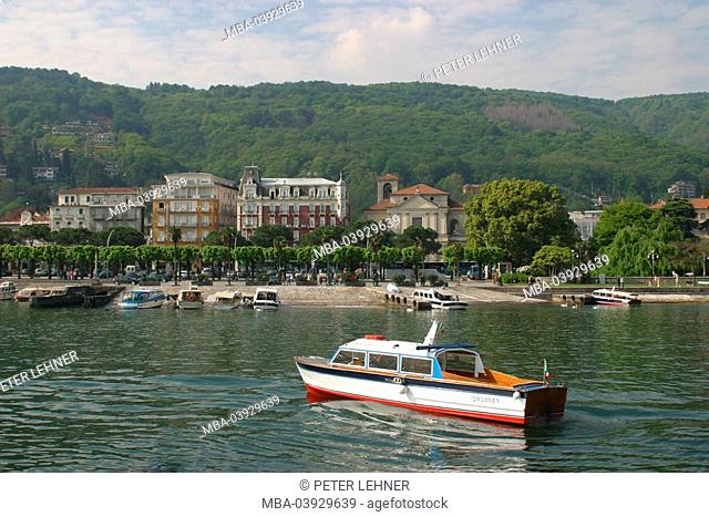 Italy, Lago Maggiore, Stresa, locality perspective, harbor, lake, shore, tourist resort, houses, hotels, jetty, dock, boats, symbol, destination, tourism