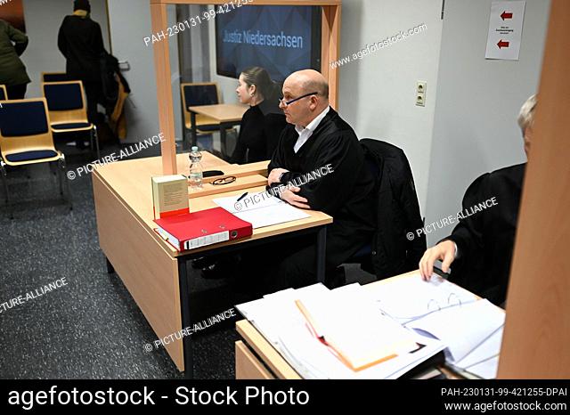 31 January 2023, Lower Saxony, Papenburg: Lawyer Oliver Prinz (M), one of the defendants' defense attorneys, sits in the courtroom before the trial begins