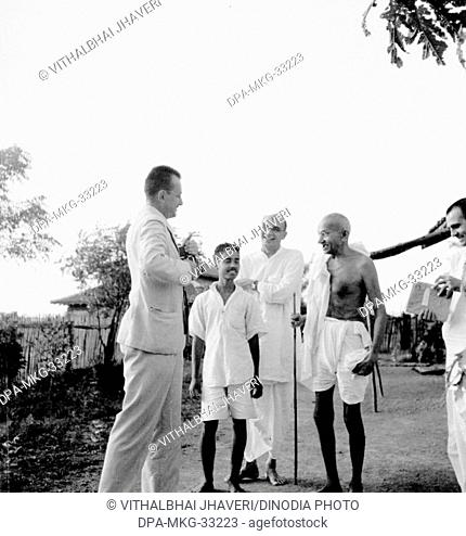 Mahatma Gandhi with co-workers and a visitor from USA at Sevagram Ashram, Vardha, Maharashtra, India, 1940 - MODEL RELEASE NOT AVAILABLE