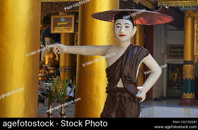 firo: 11.02.2020 Travel, tourism, tourism, Asia, country and people Myanmar, Yangon, Golden Pagoda, Buddha Golden buddha temple at Shwedagon Pagoda in Yangon
