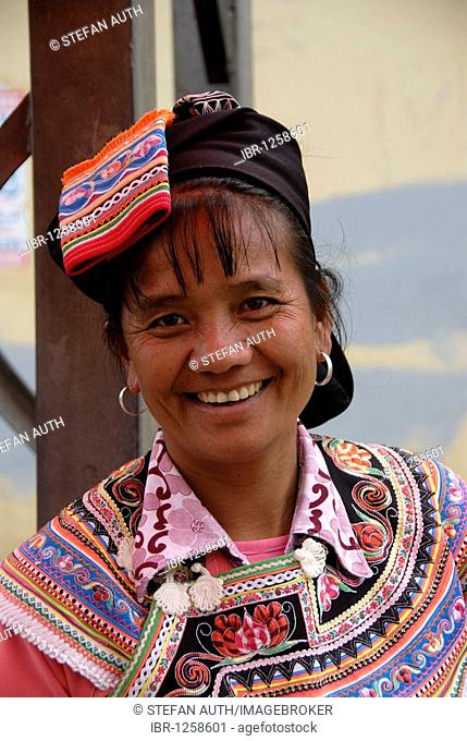 Portrait, ethnology, woman of the Yi ethnic group laughing, colorful clothes, near Xinji, Yuanyang, Yunnan Province, People's Republic of China, Asia
