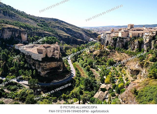02 October 2019, Spain, Cuenca: The old town (r) and the Parador. It lies on a rocky ridge between the gorges of the Jucar and Huecar rivers