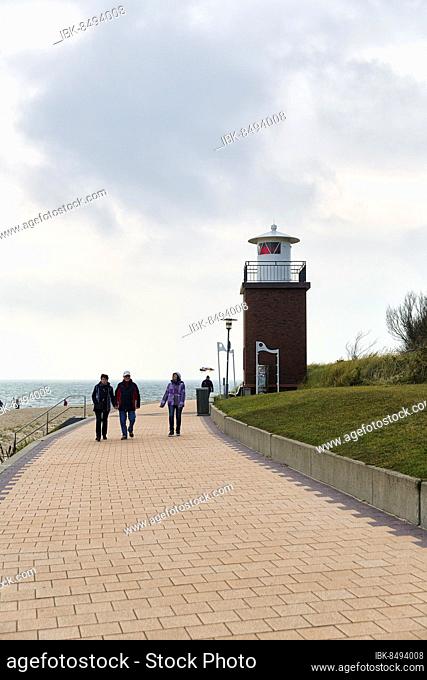 Pedestrians on the beach promenade in autumn, Olhörn lighthouse, Wyk auf Föhr, Föhr Island, North Frisia, North Sea, Schleswig-Holstein, Germany, Europe