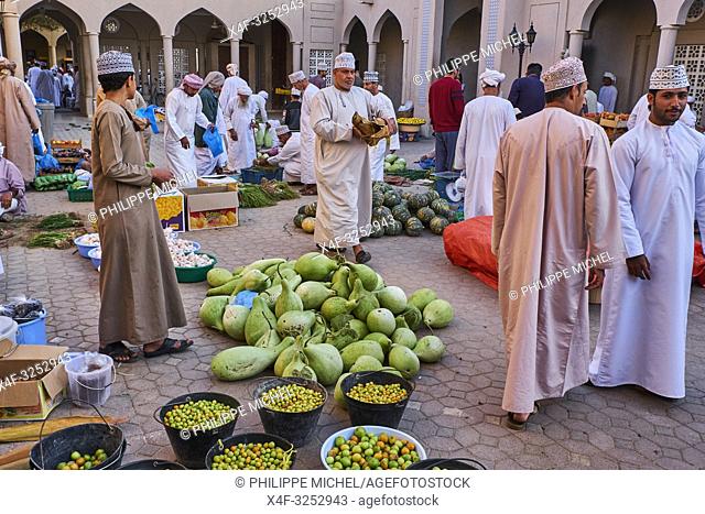 Sultanat d'Oman, gouvernorat de Ad-Dakhiliyah, Nizwa, le marché aux legumes du vendredi /Sultanate of Oman, Ad-Dakhiliyah Region, Nizwa, friday vegetable market