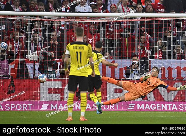 Abdou DIALLO (Borussia Dortmund) shoots a penalty kick, the goal to 2-1 versus Manuel NEUER (goalwart FC Bayern Munich). Action, goal shot