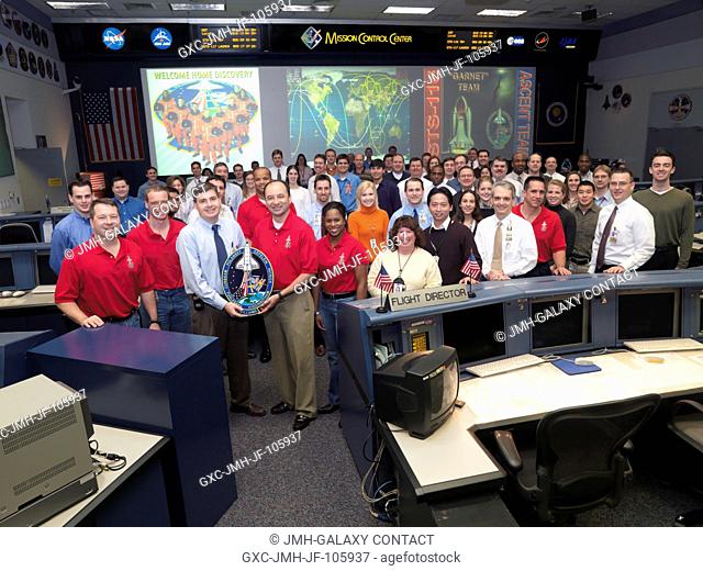 The members of the STS-116 AscentEntry flight control team and crewmembers pose for a group portrait in the Shuttle Flight Control Room of Houston's Mission...
