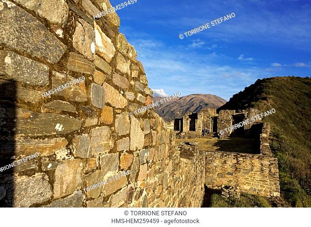 Peru, Cuzco Departement, the Inca site of Choquequirao in the Vilcabamba Cordillera, the ruins of Sunturwasi, the main edifice of the site