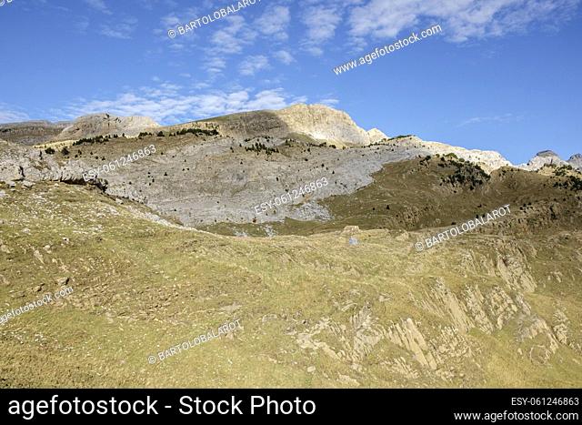 Alto de Budogia (2367 mts), Mesa de los Tres Reyes (2448 mts), Hoya de la Solana, Parque natural de los Valles Occidentales, Huesca, cordillera de los pirineos