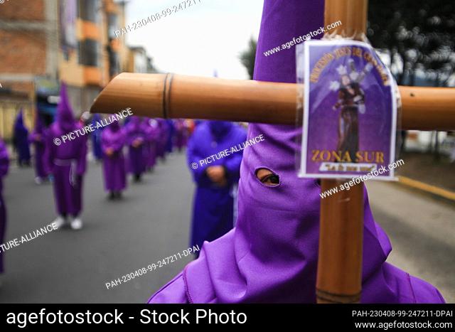 07 April 2023, Ecuador, Quito: A procession in the south of the capital Quito re-enacts Jesus' Way of the Cross. Holy Week commemorates the last week of Jesus'...