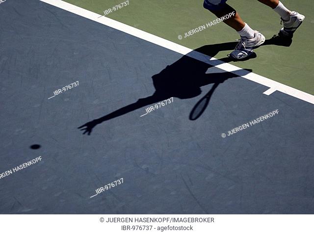 Players feet and shadow on tennis court, Grand Slam Tournament, US Open 2008, USTA Billie Jean King National Tennis Center, New York, USA