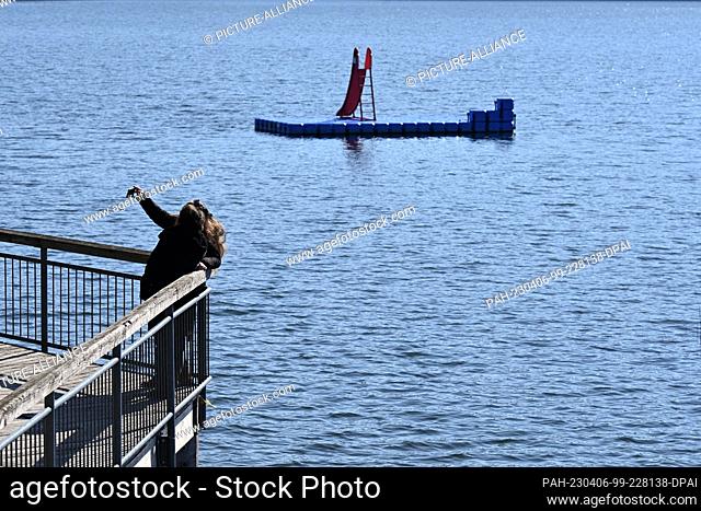PRODUCTION - 05 April 2023, Hesse, Waldeck: Two women take a selfie on the shore of Lake Edersee. Just in time for the vacation season