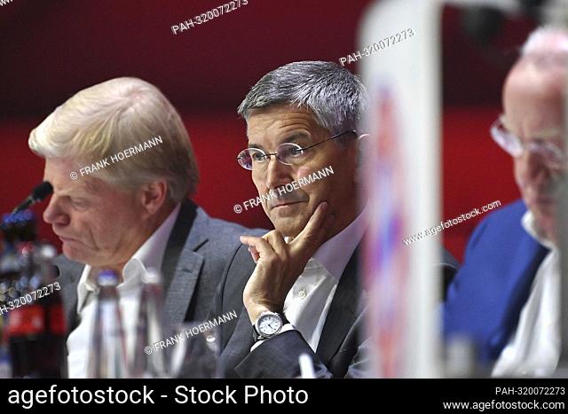 Herbert HAINER (President FC Bayern Munich), skeptical, left: Oliver KAHN (Management Chairman FCB). Annual General Meeting 2022 of FC Bayern Munich eV on...