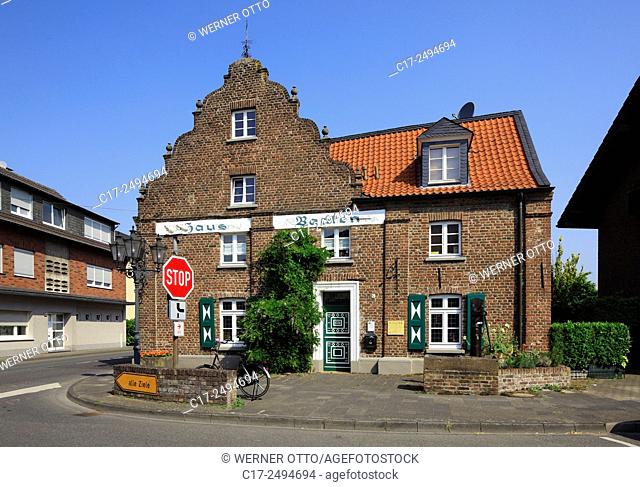 Germany, Kempen, Niers, Lower Rhine, Rhineland, North Rhine-Westphalia, NRW, Kempen-Toenisberg, House Baaken, brick building, pediments, former guest house