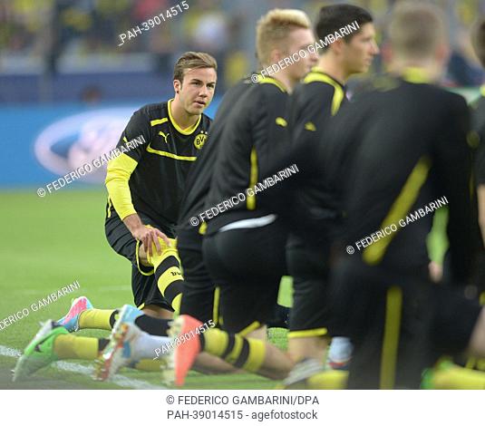 Dortmund's Mario Goetze (L) seen during the warm-up prior to the UEFA Champions League semi final first leg soccer match between Borussia Dortmund and Real...