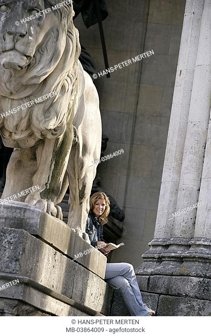 Germany, Bavaria, Munich, commander-hall, lion-statue, detail, woman, young, sits