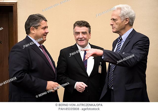 German Minister of Economic Affairs Sigmar Gabriel (L-R), Minister of transport of North-Rhine Westphalia, Michael Groschek and Peter Ramsauer stand before a...