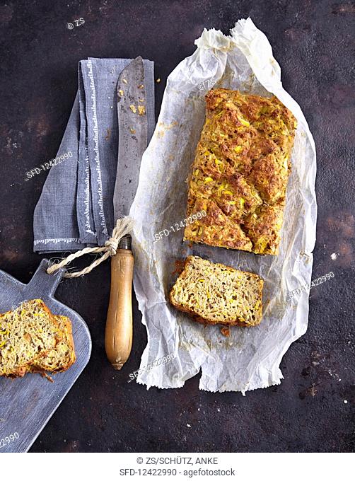 Courgette bread with flaxseeds